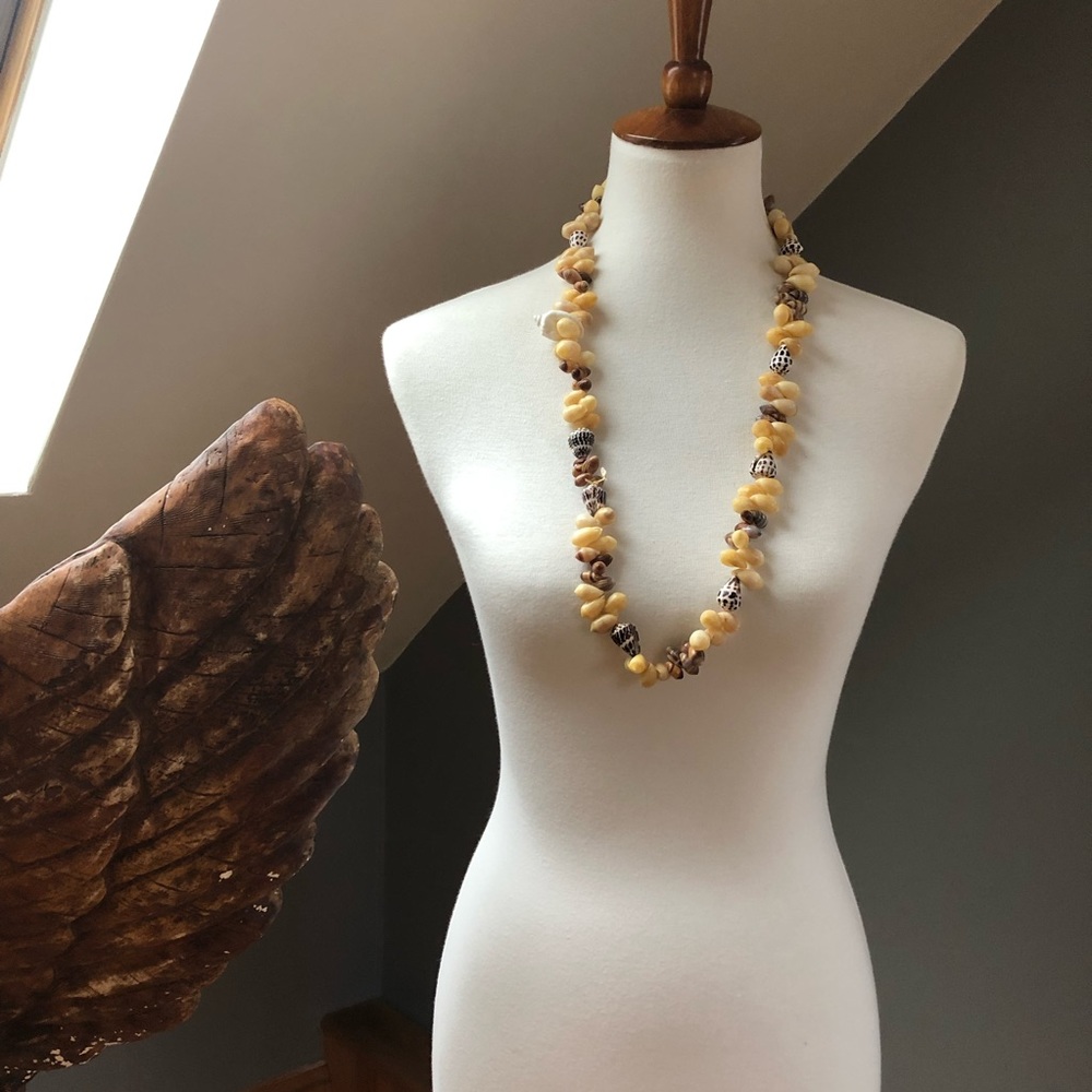 Heritage Antique Rarotonga Shell Lei - Picture 11 of 13